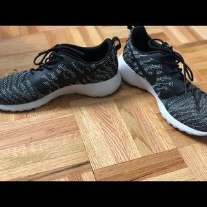 Nike Roshe One Knit Jacquard Women’s Shoe size 8.5